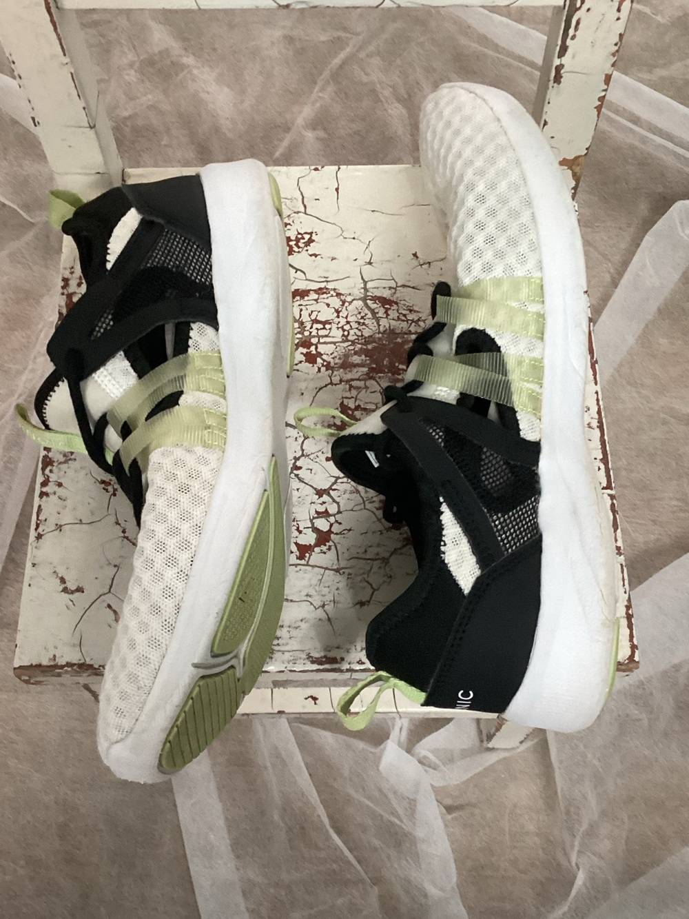 Vionic White Mesh Women’s Sneakers Lime and Black Accents LC: 05-2020 Size 8.5 - Picture 2 of 8